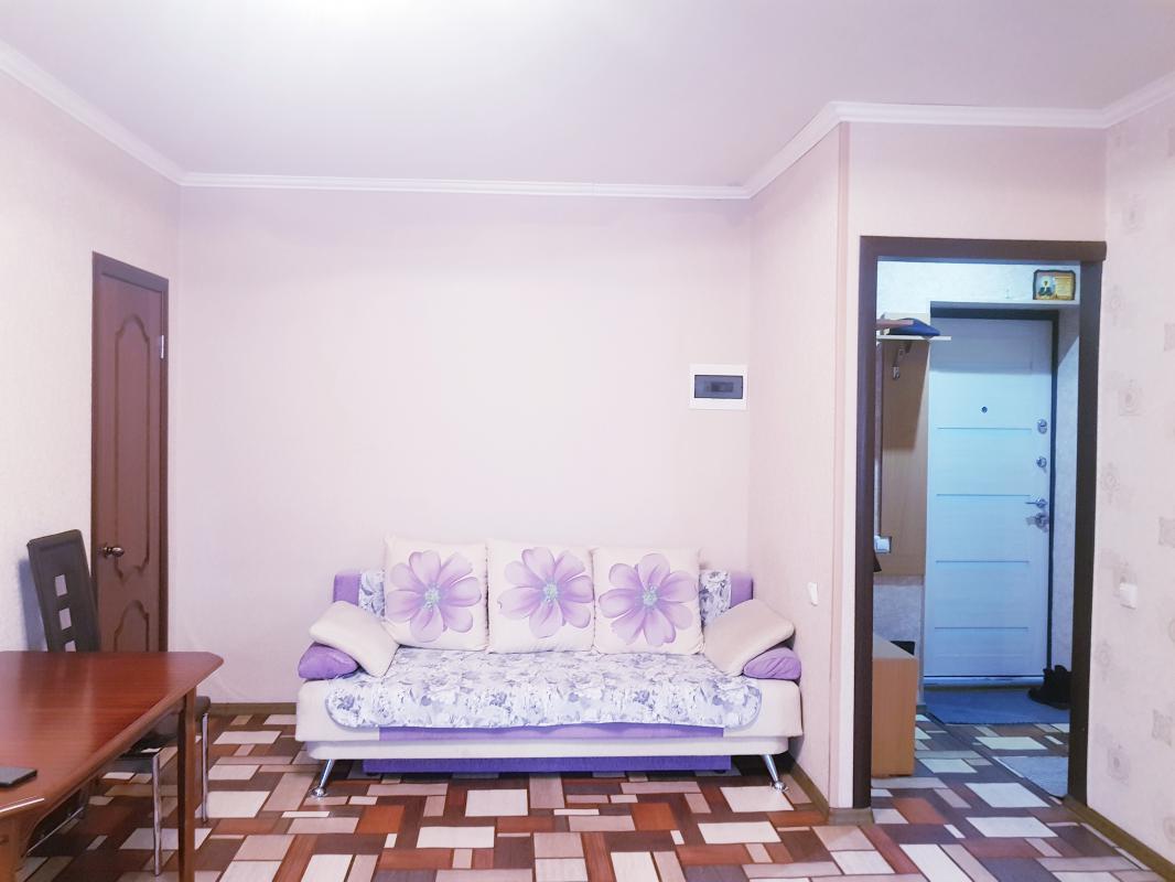 Продается 2х-КОМНАТНАЯ квартира в самом центре города на остановке СТРОИТЕЛЬНЫЙ ТЕХНИКУМ НА 3-ЕМ ЭТА - Новотроицк