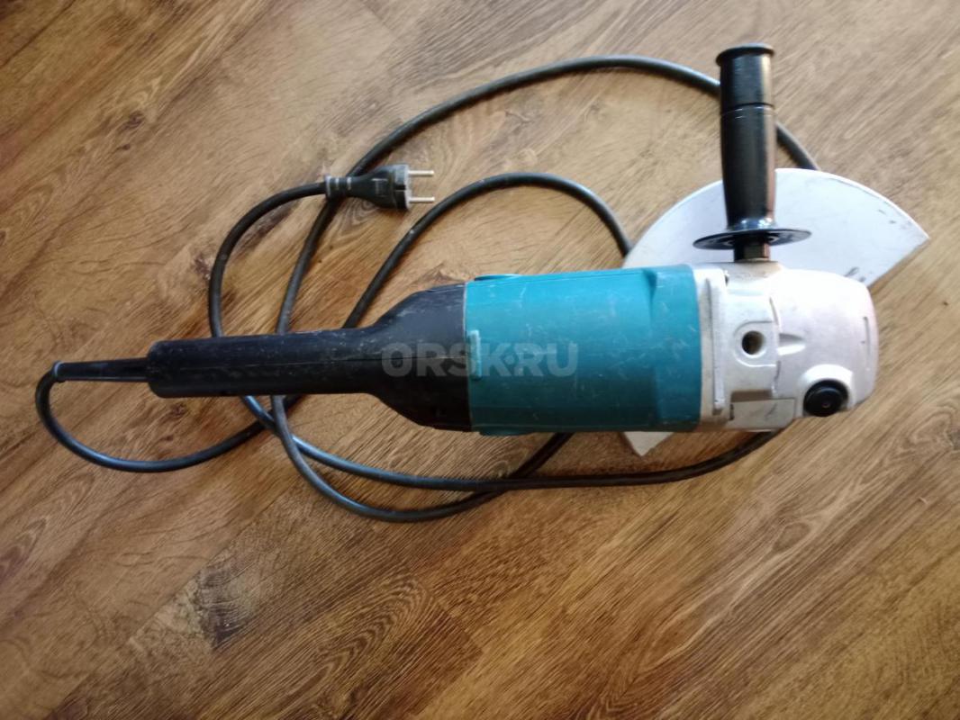 Торцовочная пила Hitachi С10FCH2 Японская сборка углы точные 1600вт люфтов нет 15000р,болгарка Makit - Орск