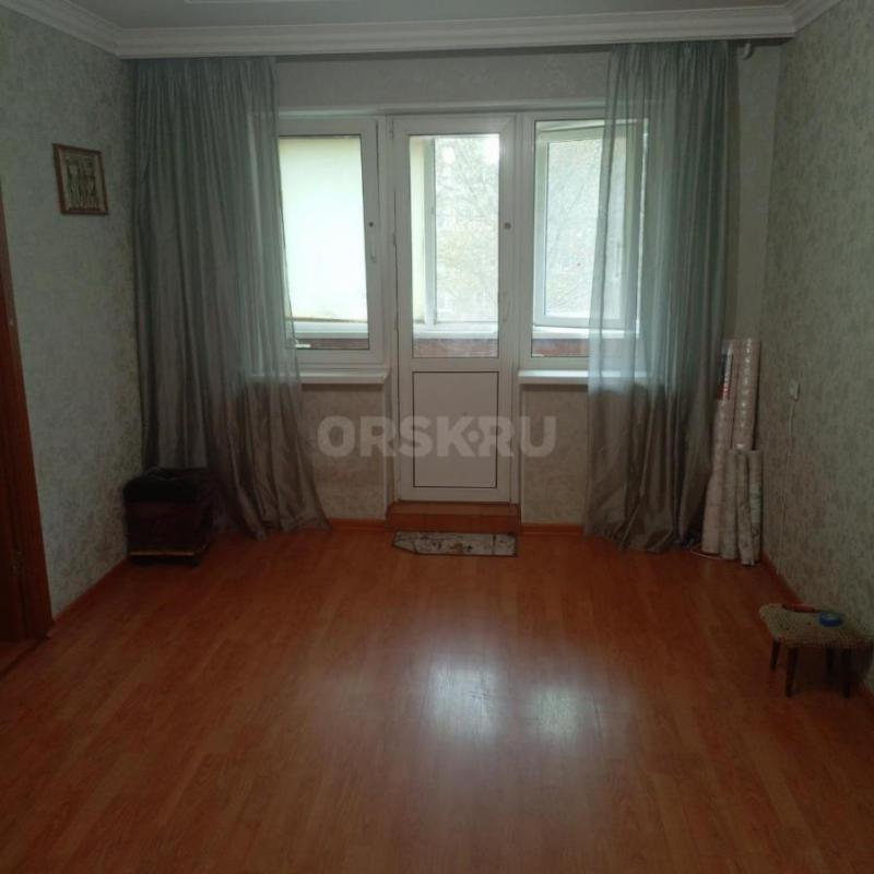 Сдам двухкомнатную квартиру на втором этаже только семейным, остановка Станиславского частично мебли - Орск