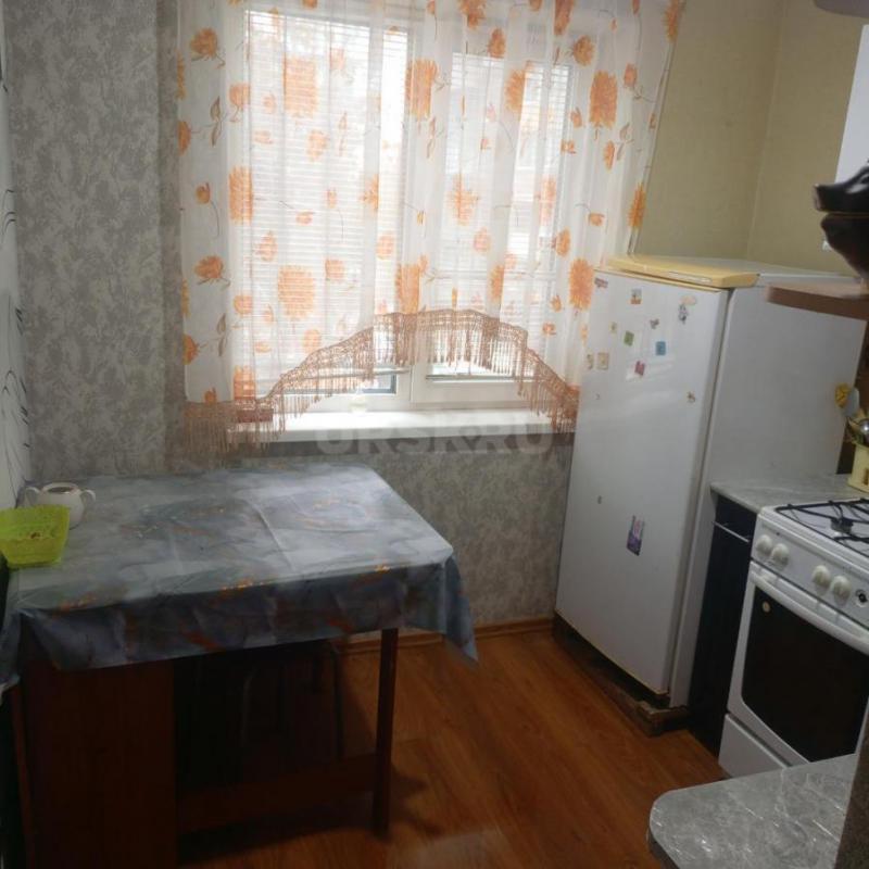 Сдам двухкомнатную квартиру на втором этаже только семейным, остановка Станиславского частично мебли - Орск