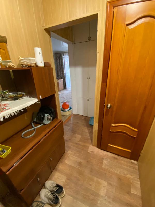 двухкомнатная на площадь Ленина, балкон застеклен, кондиционер, косметический ремонт - Новотроицк