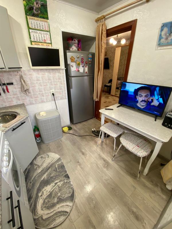 двухкомнатная на площадь Ленина, балкон застеклен, кондиционер, косметический ремонт - Новотроицк