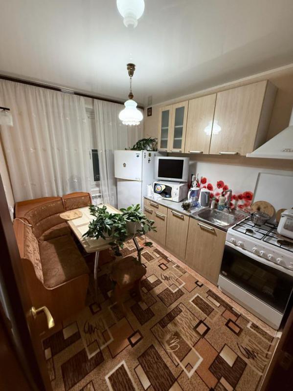 Отличная квартира с хорошим ремонтом, вся мебель и техника остается - Орск