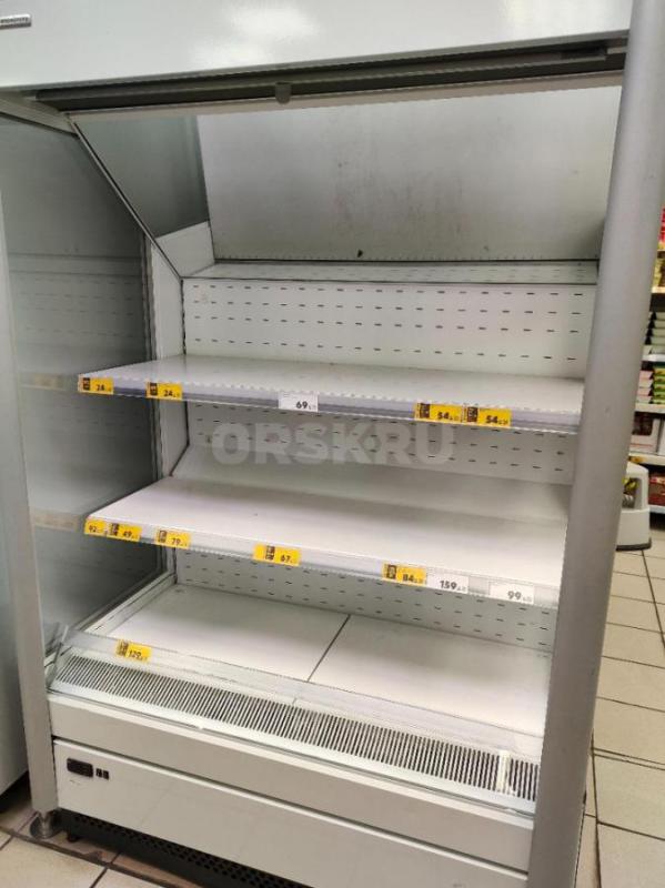 Продам холодильную витрину(горку) высота 2 м, ширина 90 см, длина 1.3 м. - Гай