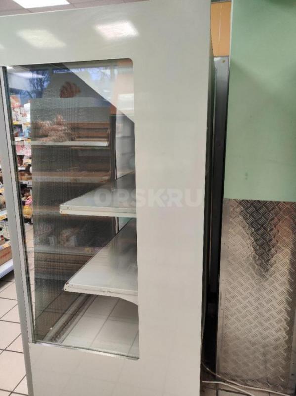 Продам холодильную витрину(горку) высота 2 м, ширина 90 см, длина 1.3 м. - Гай