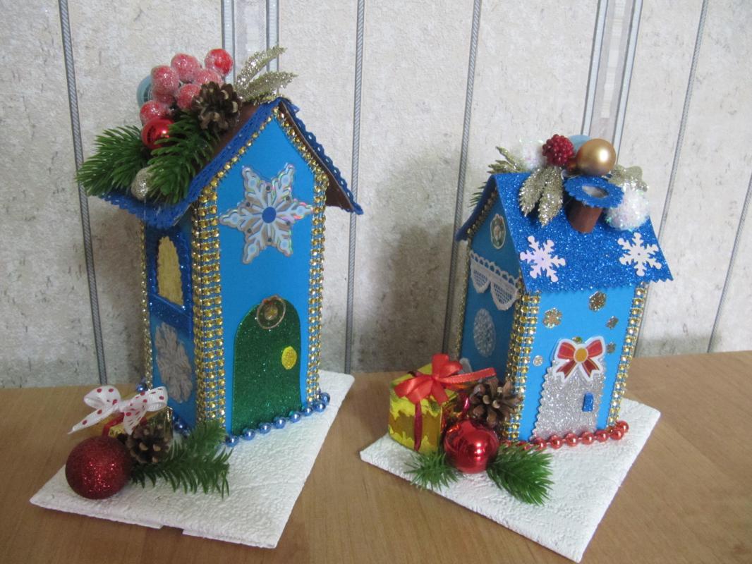 Ёлка-подвеска из фетра 200р, подвеска зелёная из фоамирана 200р, медальоны розовые 150 р, гномы 150 - Новотроицк