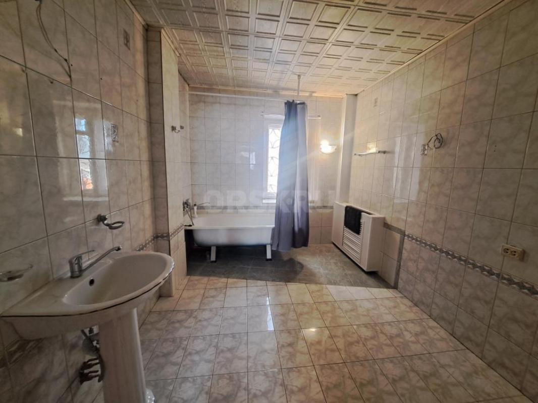 Продаётся прекрасный, уютный двухэтажный дом, общей площадью 341 кв. - Орск