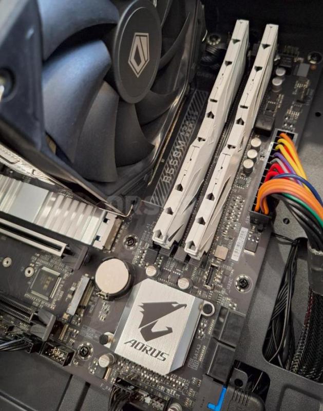 Комплект в отличном состоянии:

- Процессор AMD Ryzen 5 5600 (AM4, 6 ядер x 4.4 ГГц, L3 - 32 МБ) - Орск