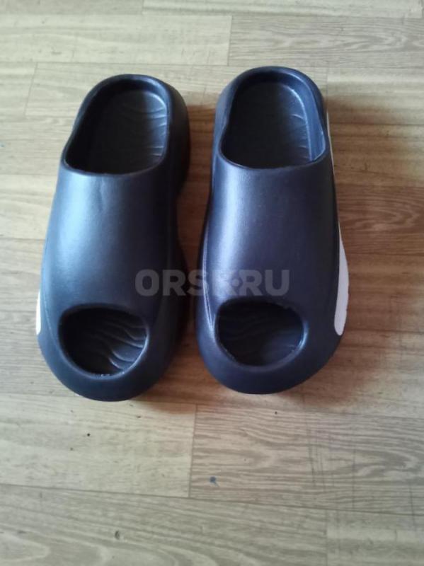 Продам шлепанцы производства Китай
Размер 38-39
Не ношенные
Продаю потому что не подошёл размер - Орск