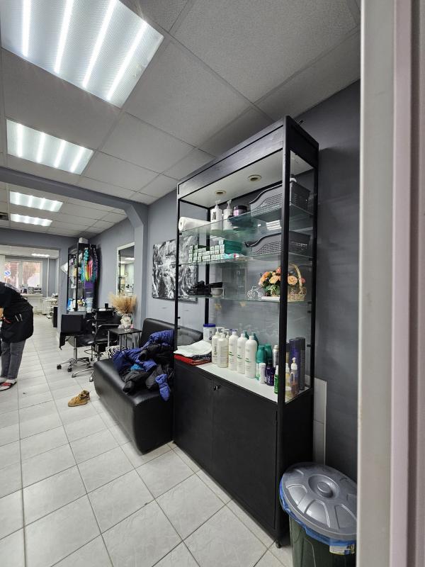 💇‍♀️ Продается готовый бизнес или новое помещение под ваши идеи! 💖

🌟 Описание: 
Продается помеще - Новотроицк