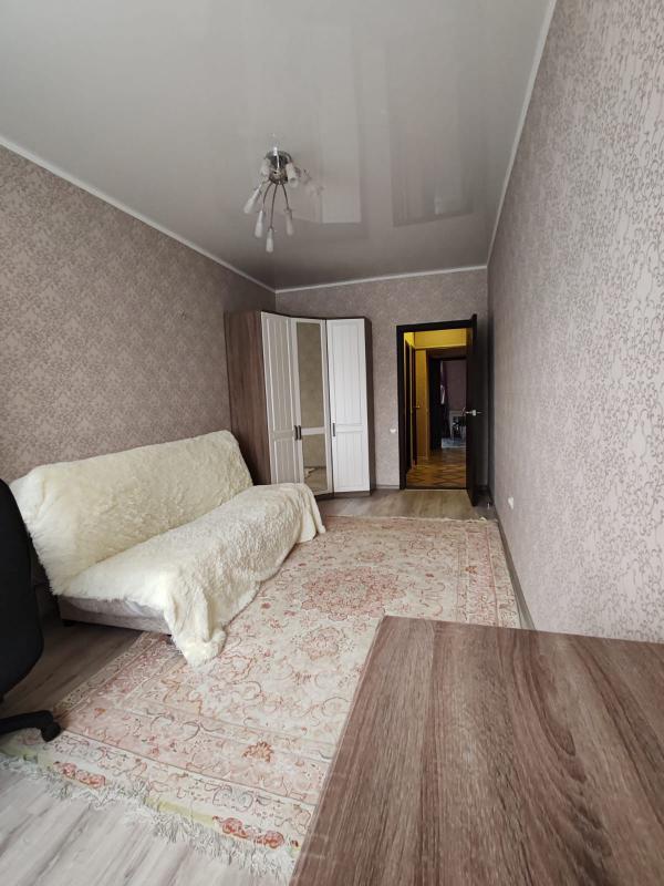 Продам  просторную 3- комнатную квартиру в центре города ( старого типа). - Новотроицк