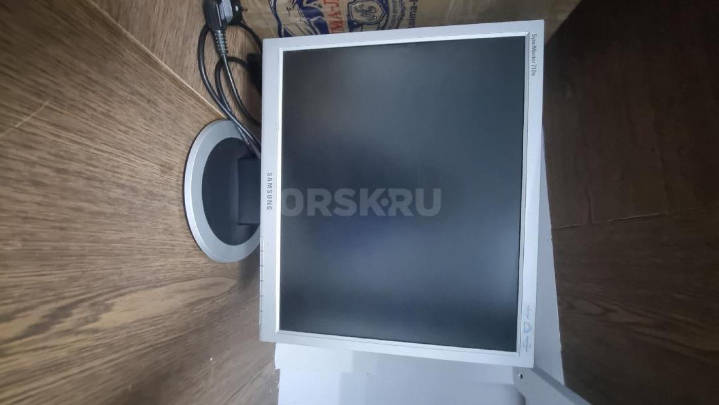 Продам, БЕЗ ТОРГА! 

три Монитора  -1500 руб. - Орск