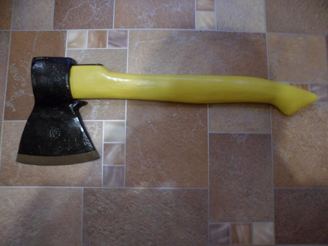 Топор из СССР с кобурой для безопасной транспортировки. - Новотроицк