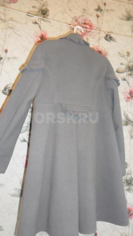 Продам теплое осеннее пальто на девочку, рост 128-134 см, состояние нового, рукава подворачиваются. - Орск