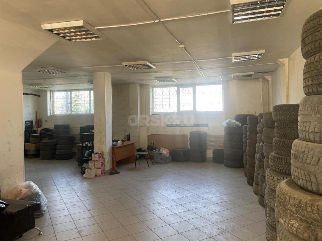 Предлагаю Вам рассмотреть под аренду
2-х этажное нежилое помещение общей площадью 617 кв. - Новотроицк