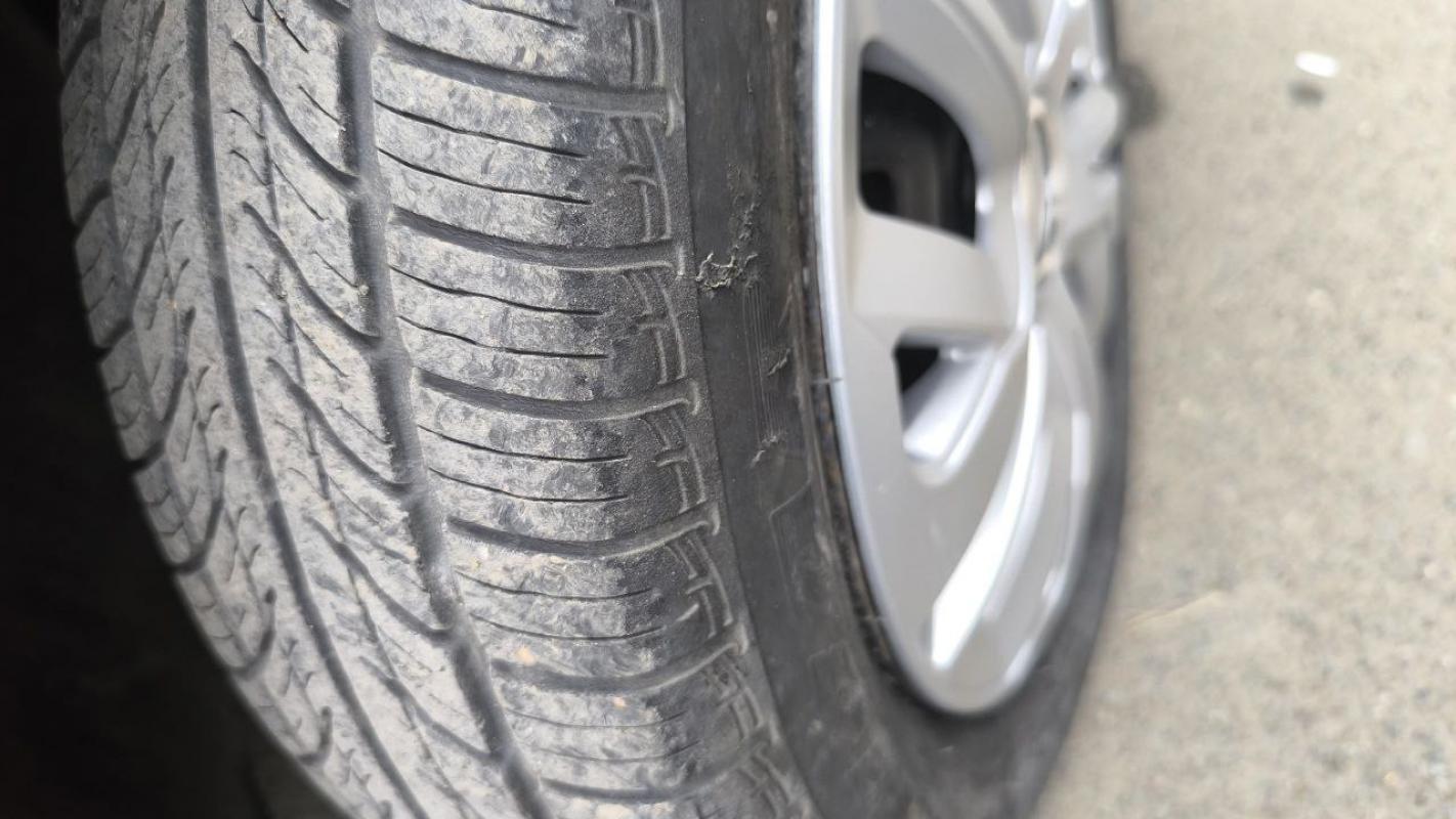 Продаю машину на уверенном ходу во владение 5 лет управляла девушка очень аккуратно , есть гидроусил - Новотроицк