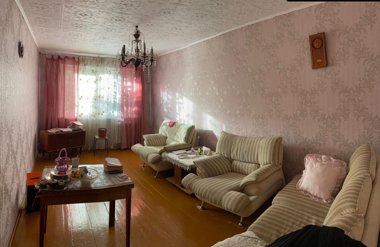 Продаётся двухкомнатная квартира на третьем этаже в хорошем районе все рядом школа и детский сад все - Не указан