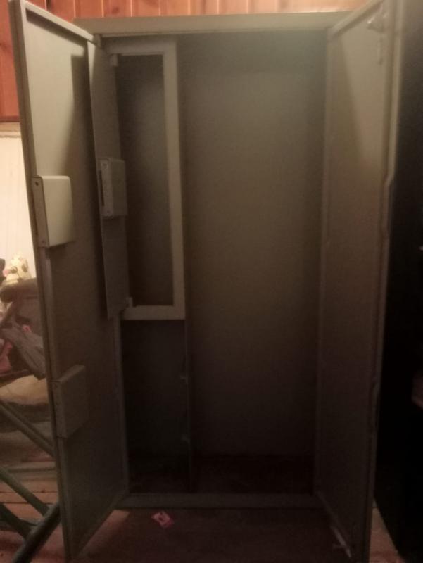 Продам заводской, металлический оружейный сейф на 4 ствола, двухдверный, в отличном состоянии. - Новотроицк