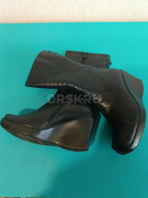 Продам(см.фото)  зимние сапоги 37 размера  из натуральной черной кожи и натурального меха  в хорошем - Орск