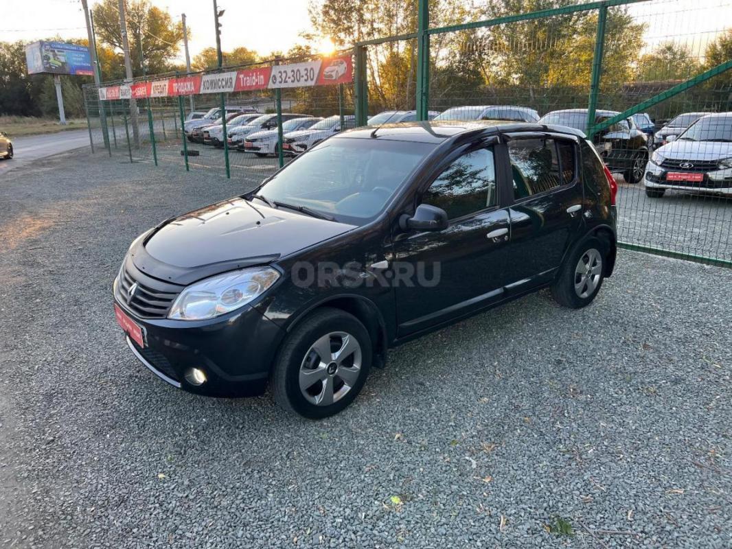 RENAULT Sandero Год 2010
3 собственник птс оригинал
Максимальная комплектация
Мощный Двигатель: 1 - Орск