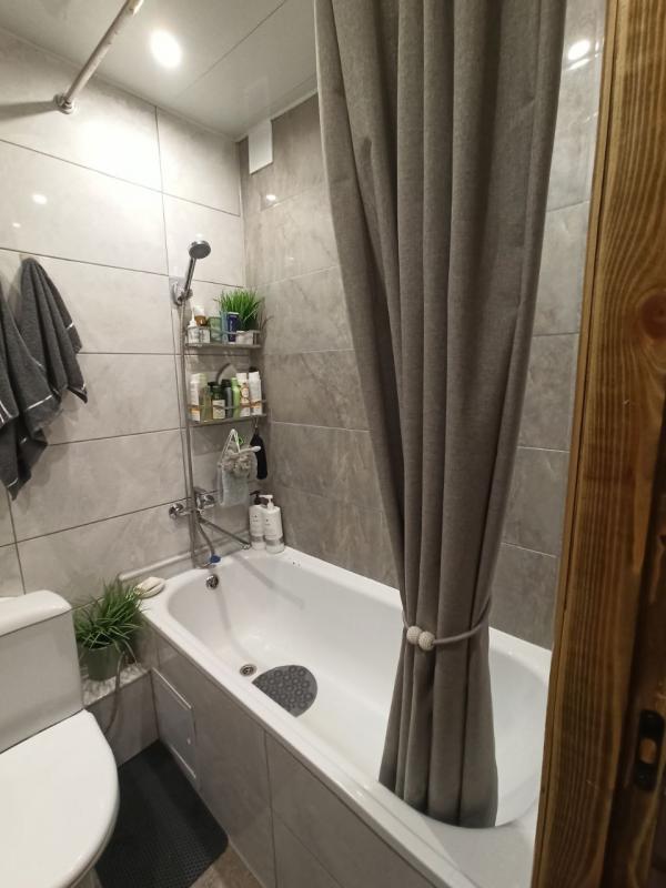 Продаётся двухкомнатная квартира в  районе 1-ой Уральской, г. - Новотроицк