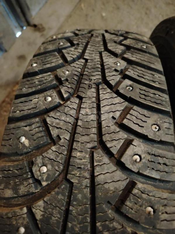 Комплект зимних колес в сборе Nokian Tyres Nordman 5 175/70 R14 в хорошем состоянии, 95 % шипов на м - Орск
