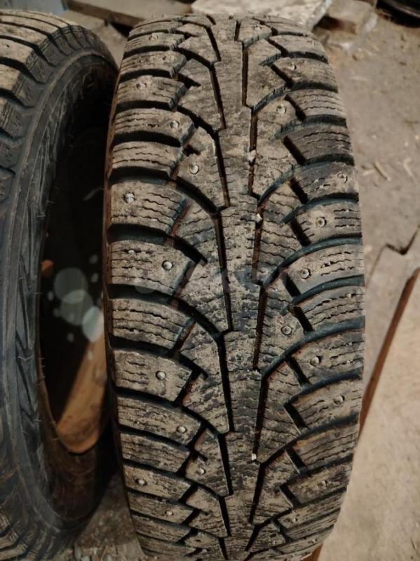 Комплект зимних колес в сборе Nokian Tyres Nordman 5 175/70 R14 в хорошем состоянии, 95 % шипов на м - Орск