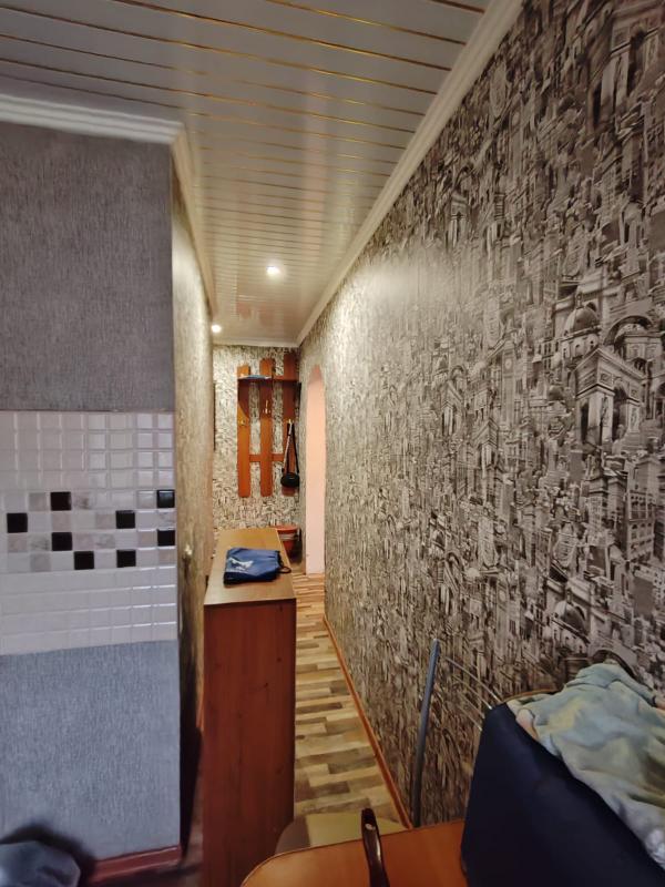 Продам двухкомнатную квартиру на остановке строительный техникум. - Новотроицк