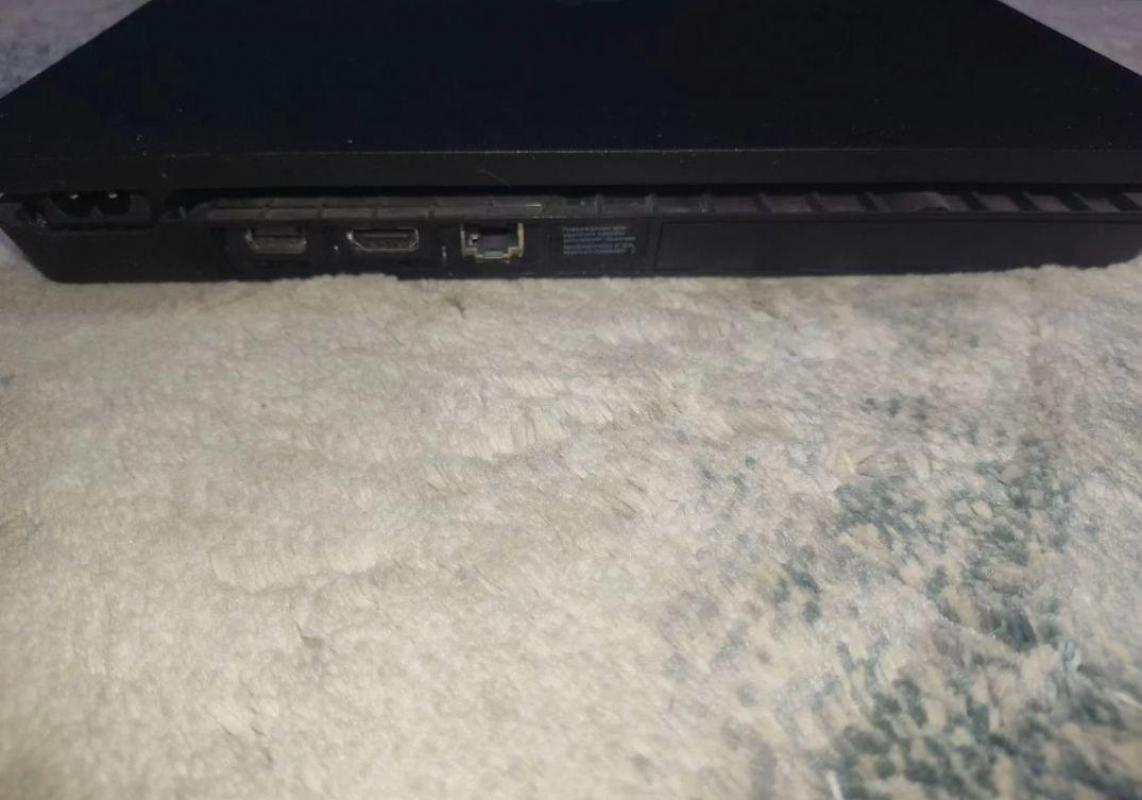 Продам игровую приставку PlayStation 4 Slim от Sony в черном цвете. - Орск