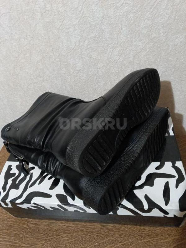 Продам женские зимние сапоги черного цвета  на широкую ногу (есть  замок сзади)41 размера из натурал - Орск