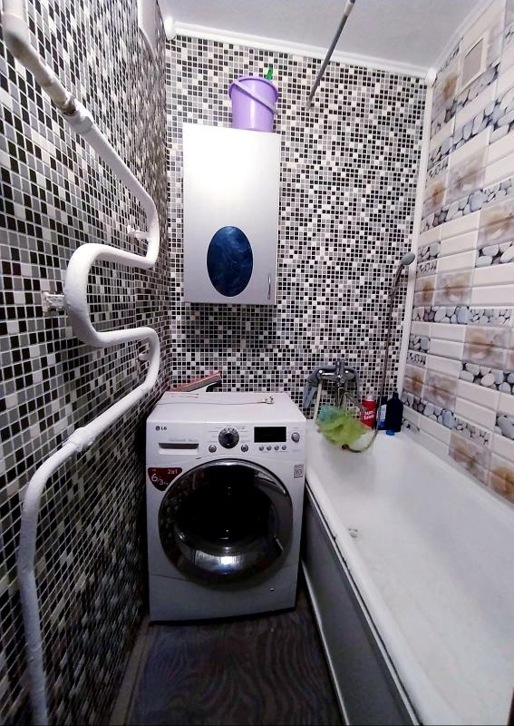 Продаётся 2-х комнатная квартира, на 1 этаже 5-ти этажного дома, по адресу - г Новотроицк ул Есенков - Новотроицк