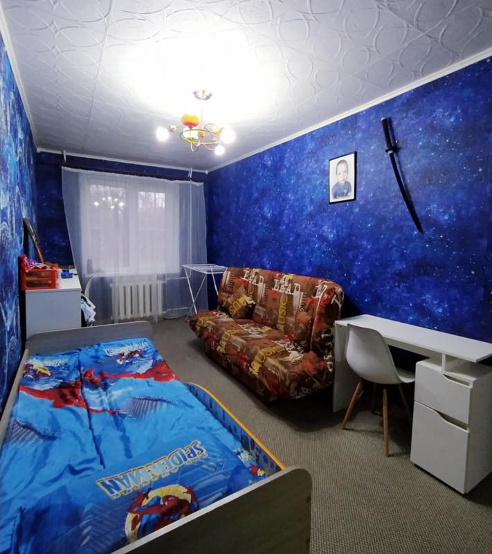 Продаётся 2-х комнатная квартира, на 1 этаже 5-ти этажного дома, по адресу - г Новотроицк ул Есенков - Новотроицк