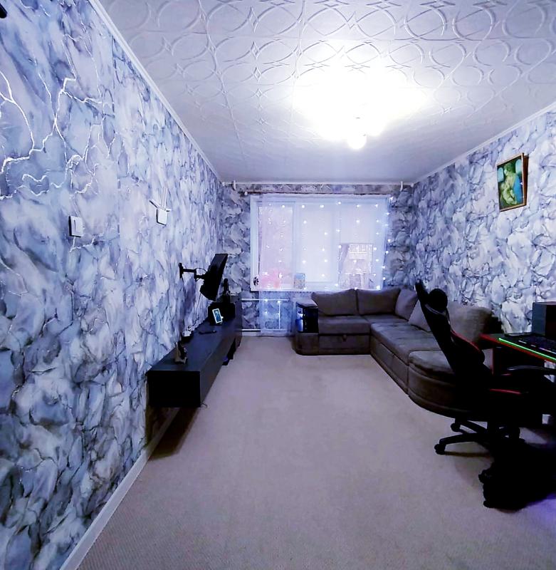 Продаётся 2-х комнатная квартира, на 1 этаже 5-ти этажного дома, по адресу - г Новотроицк ул Есенков - Новотроицк