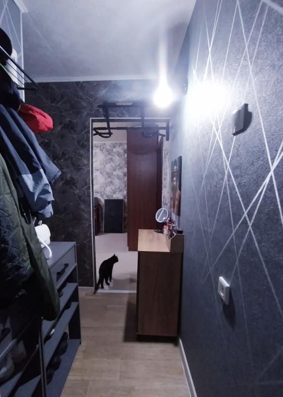 Продаётся 2-х комнатная квартира, на 1 этаже 5-ти этажного дома, по адресу - г Новотроицк ул Есенков - Новотроицк