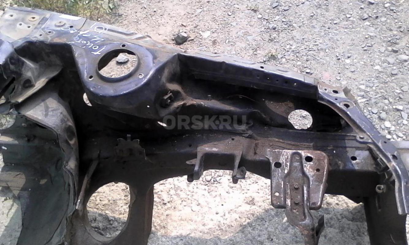 продается на  Тойоту  Короллу  120,150. 170 - бампера, решетка  радиатора, подушка  безопасности, дв - Орск