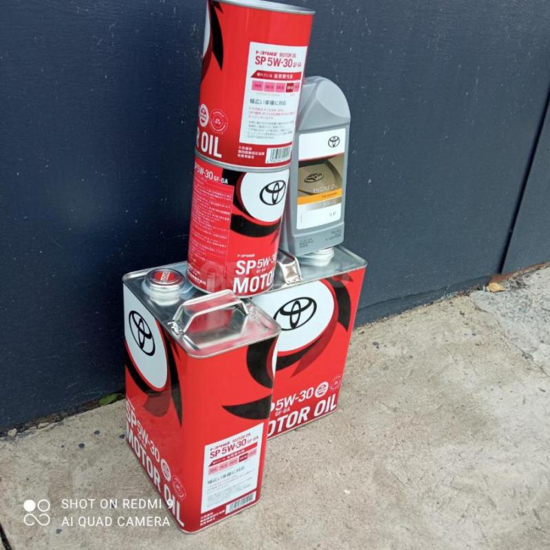 Масло Тойота оригинальное 5*30 Япония в жестяной банке четыре литра, Бельгия, Дубай - Орск
