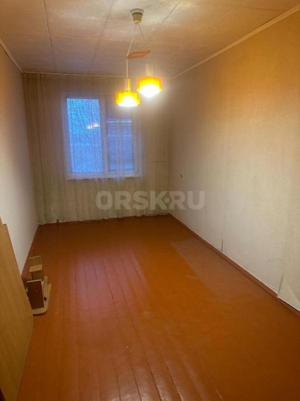 Продам тёплую 2-х комнатную квартиру-распашонку в спокойном районе, ост. - Орск