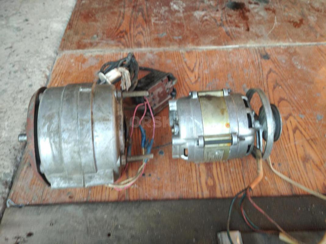 Коньки хоккейные размер 40,43, движки от стиралок, швейная машинка Зингер, бак нержавейка, флляга ал - Орск