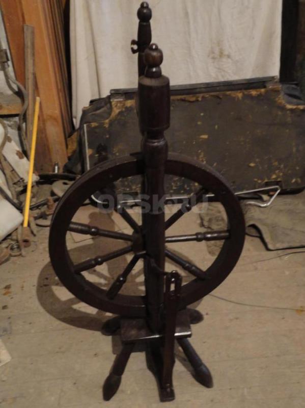 Прялки деревянные ручные для декора колеса крутятся 2000ршт,лампа керосинка 1000р все в хорошем сост - Орск