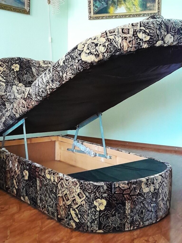 Диван в хорошем состоянии. - Новотроицк