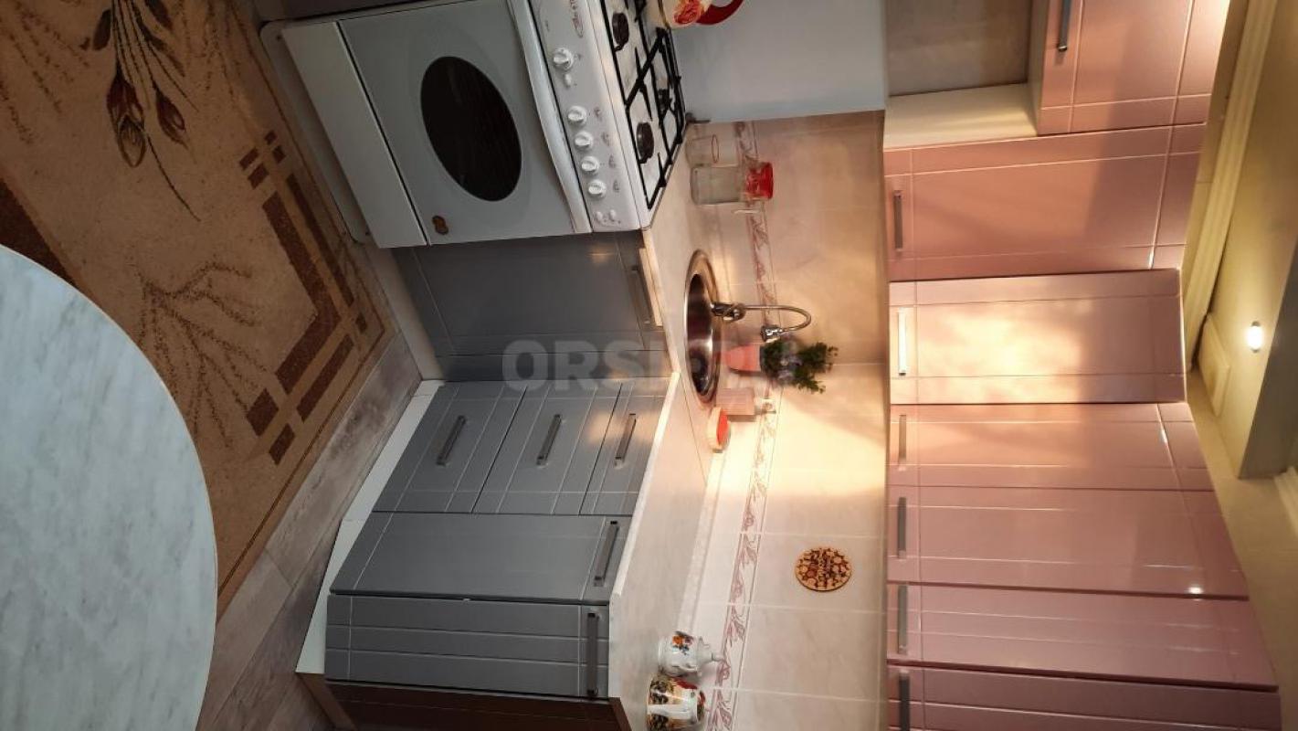 Продам хорошую квартиру, не требует ремонта, заходи и живи. - Орск