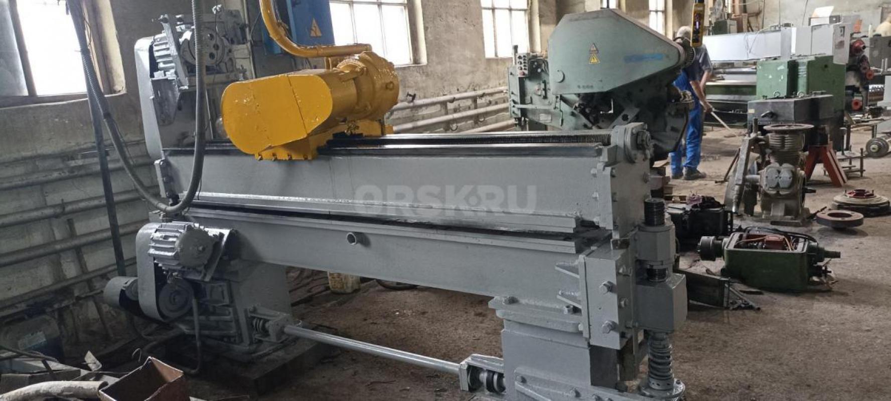 Продам станок  Б/У  для вырубки прямоугольных отверстий  в металле толщиной до 3мм   производства СС - Новоорск