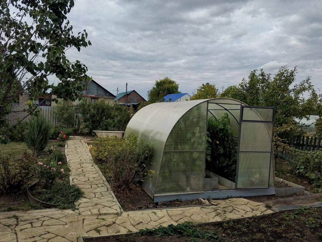 Продается уютный и просторный дом площадью 200 м², расположенный на живописном участке в 8 соток по - Гай