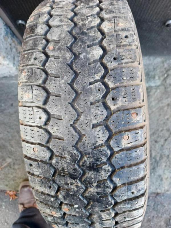 Продам комплект шипованной резины Б/У, Амтел Норд Мастер, размер 215х65х16, есть возможность до шипо - Орск
