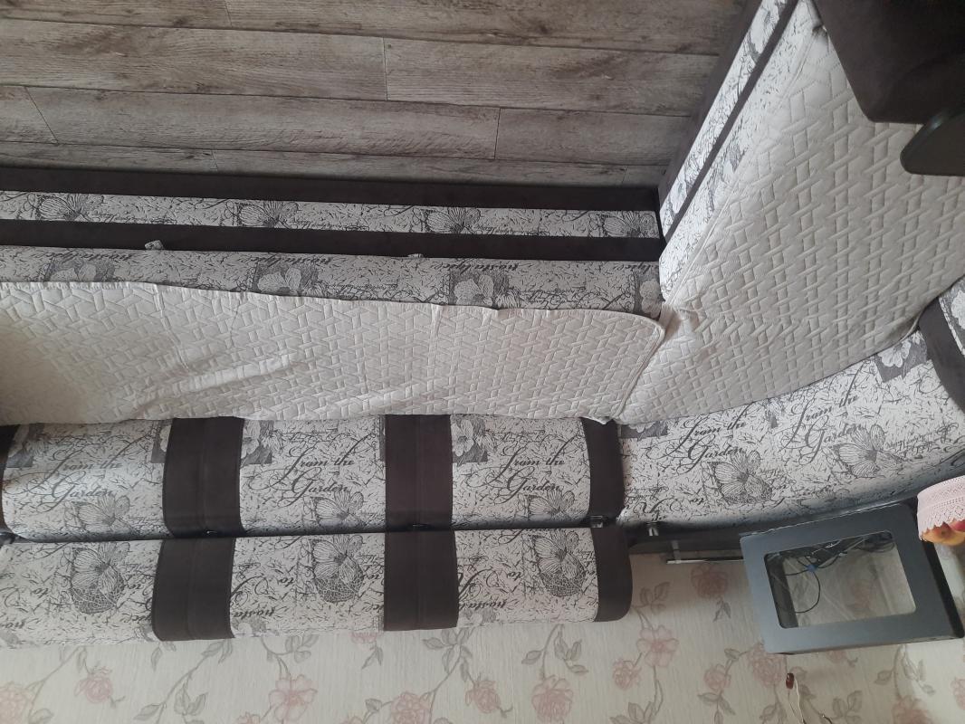 Продам угловой диван в отличном состоянии цена 20000.самовывоз. - Не указан