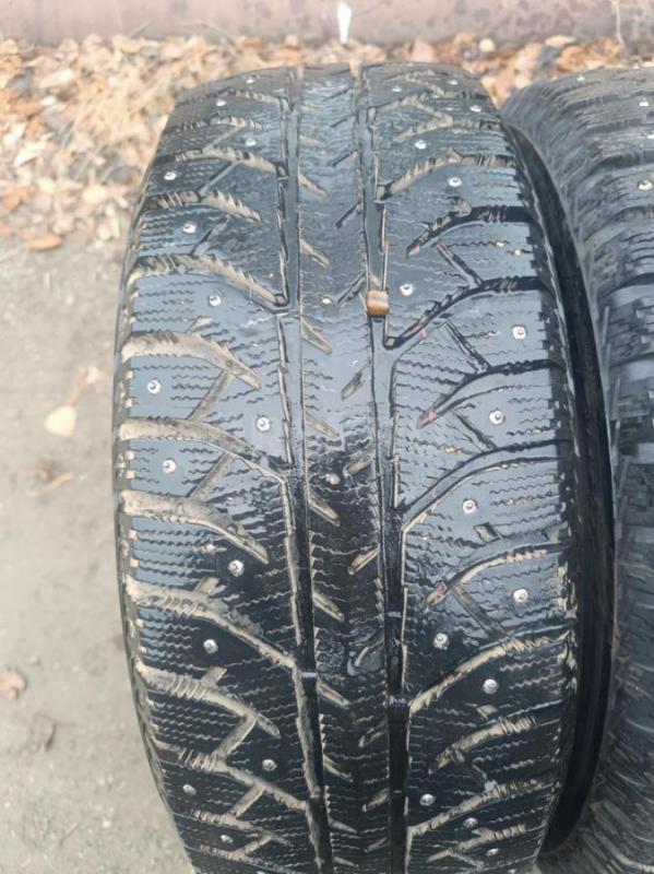 Продам резину Bridgestone Ice Cruiser 7000 215/60/16 б/у всего один сезон пробег 3000 км все шипы на - Орск