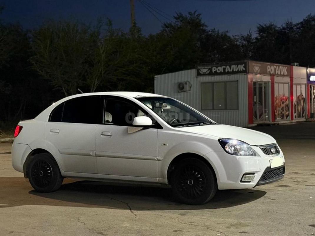 KIA RIO 2 RESTYLING
Продажа от собственника 
Чистый и ухоженный автомобиль 
Коробка механика как - Орск