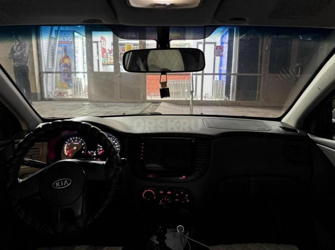 KIA RIO 2 RESTYLING
Продажа от собственника 
Чистый и ухоженный автомобиль 
Коробка механика как - Орск