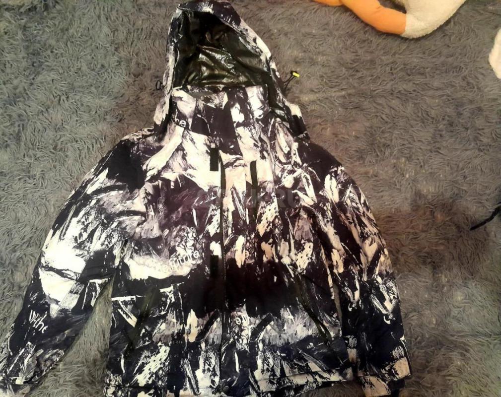 Продам зимние куртки, коричневыя 3500, мех натуральный, белая, 2500 куртки одетые прям пару раз. - Орск