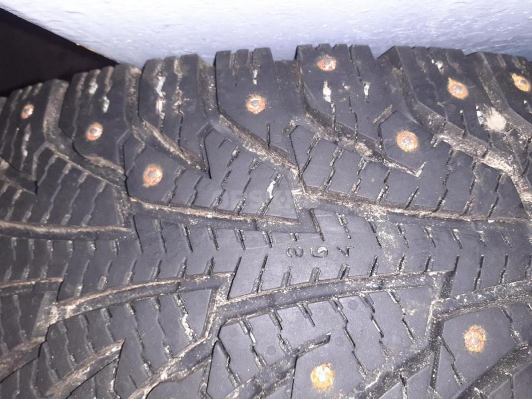 Продам одну шипованную шину Nokian Nordman C, размер 185/75R16, с боку был небольшой ремонт, сделано - Орск